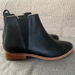 Like new Nisolo Everyday Chelsea Boot - Black Leather